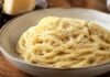Cacio e pepe romana: ricetta autentica e trucchi per una crema perfetta Cacio e pepe romana con pecorino e pepe nero