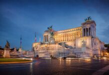 Vittoriano e Palazzo Venezia di notte: apertura serale il 21 agosto Vittoriano illuminato di sera a Roma