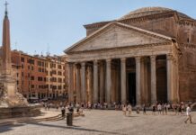Ferragosto a Roma 2026: musei aperti, visite speciali ed eventi da non perdere Pantheon e Piazza della Rotonda a Roma in una giornata estiva