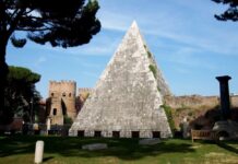 Dopo 3 anni la Piramide Cestia riapre: gratuita fino al 31 ottobre Dopo 3 anni la Piramide Cestia riapre: gratuita fino al 31 ottobre